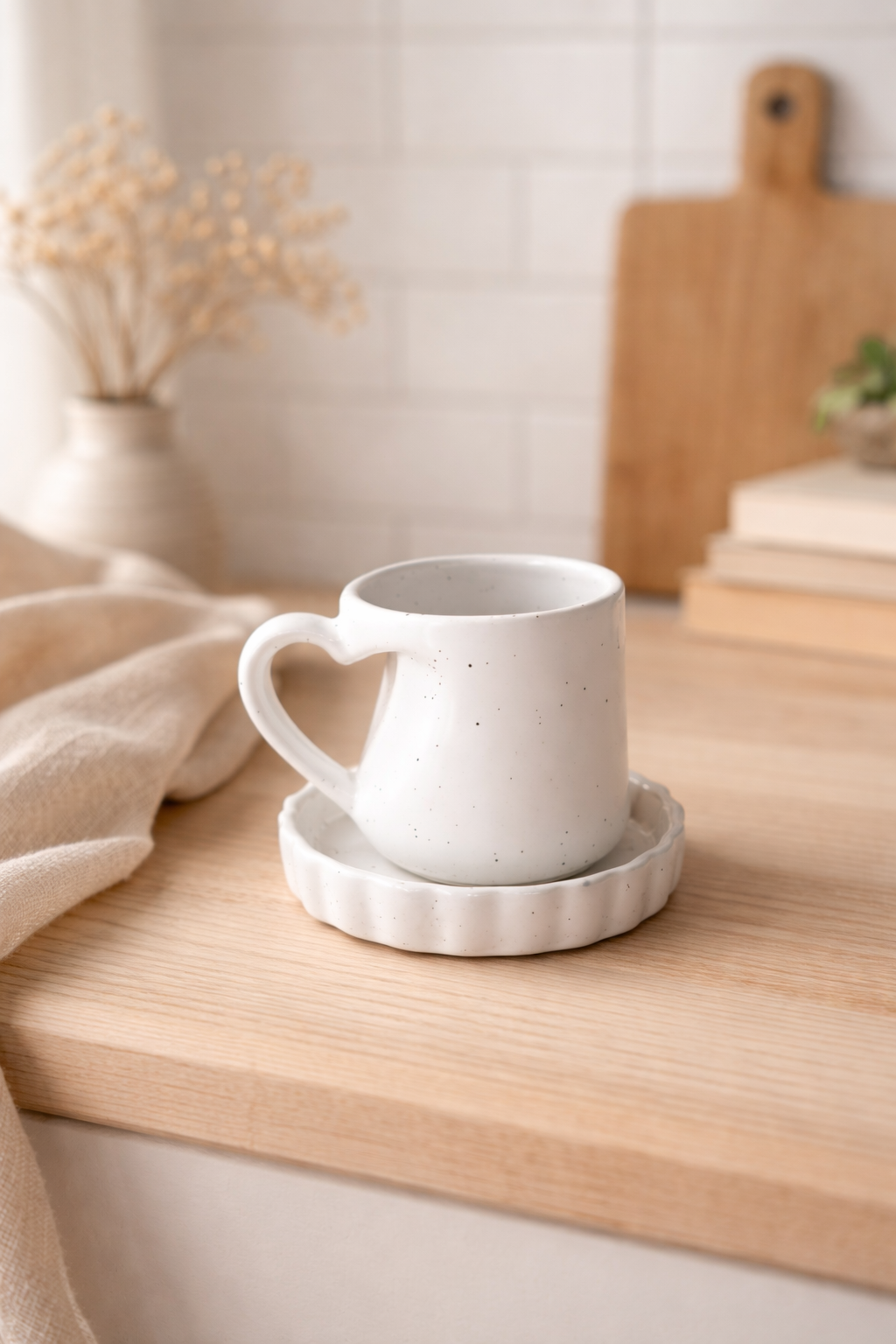 WHITE HEART HANDLE CUP AND SAUCER (Set of 1) | Pinterest Inspired Design