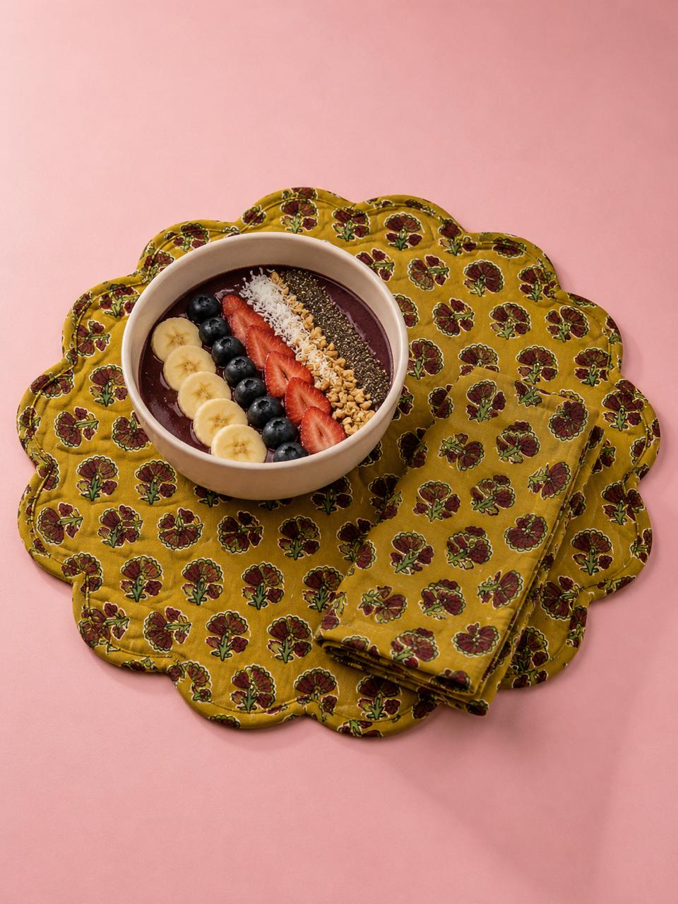 Olive Paisley Reversible Dining Set( SET OF 6 MATS AND NAPKINS)
